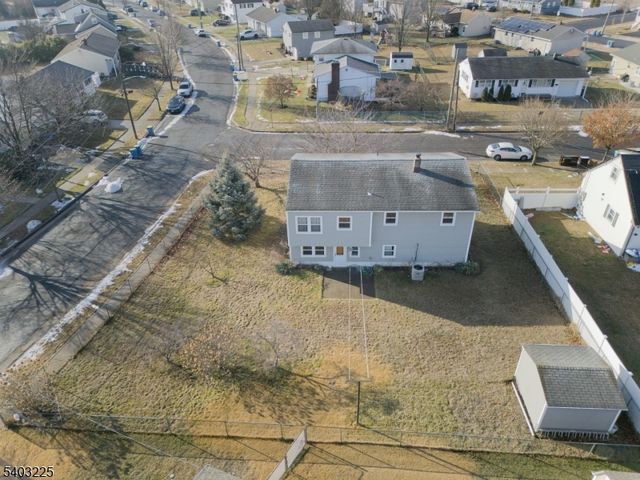 5 Clare Ct, Manville Boro, NJ 08835