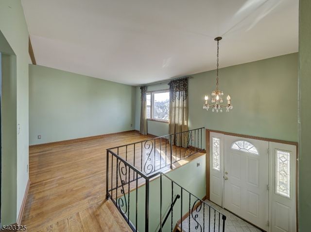 5 Clare Ct, Manville Boro, NJ 08835