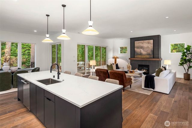 10620 NE 28th Place, Bellevue, WA 98004