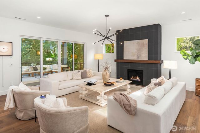 10620 NE 28th Place, Bellevue, WA 98004
