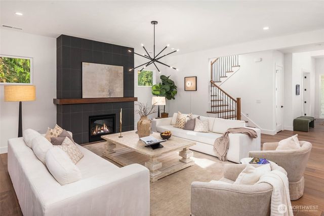 10620 NE 28th Place, Bellevue, WA 98004
