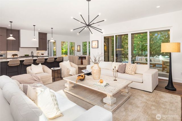 10620 NE 28th Place, Bellevue, WA 98004