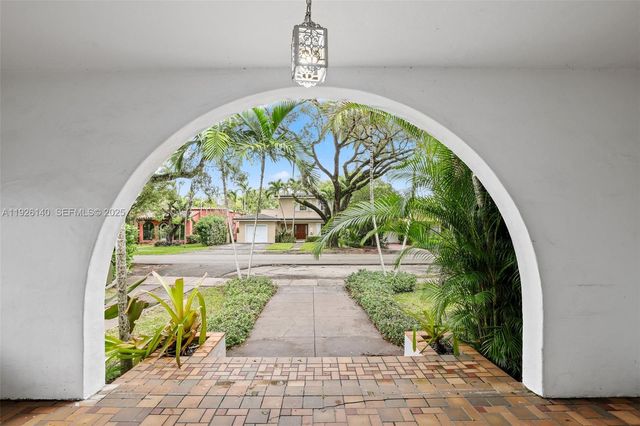 410 Minorca Ave, Coral Gables, FL 33134