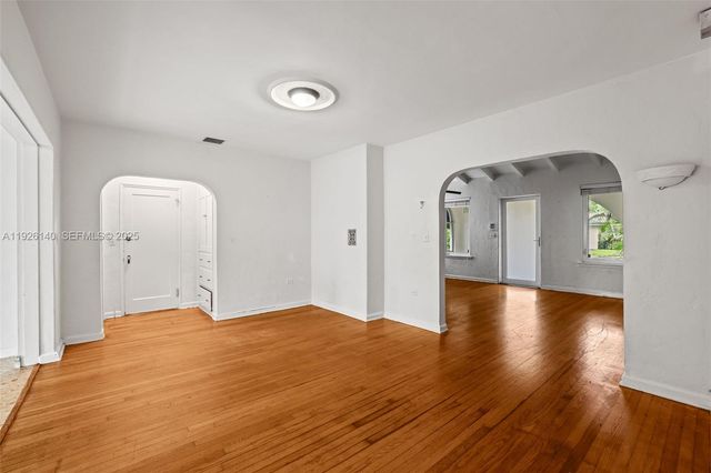 410 Minorca Ave, Coral Gables, FL 33134