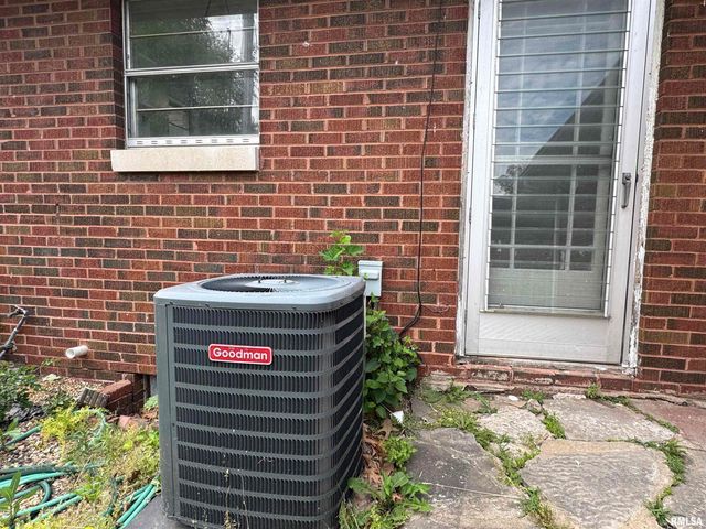1115 S 9th Street, Pekin, IL 61554