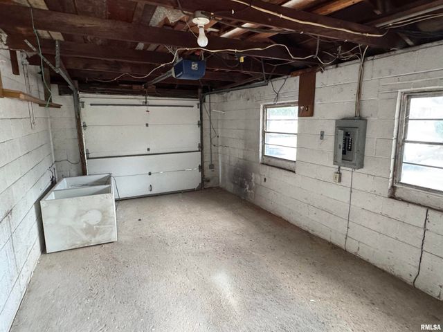 1115 S 9th Street, Pekin, IL 61554