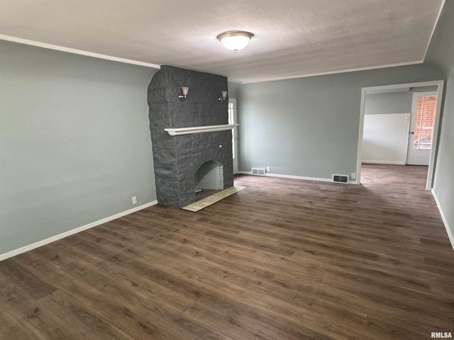 1115 S 9th Street, Pekin, IL 61554