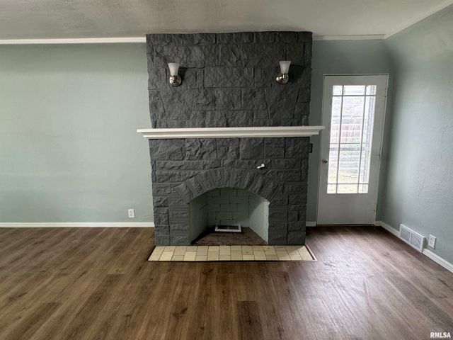 1115 S 9th Street, Pekin, IL 61554