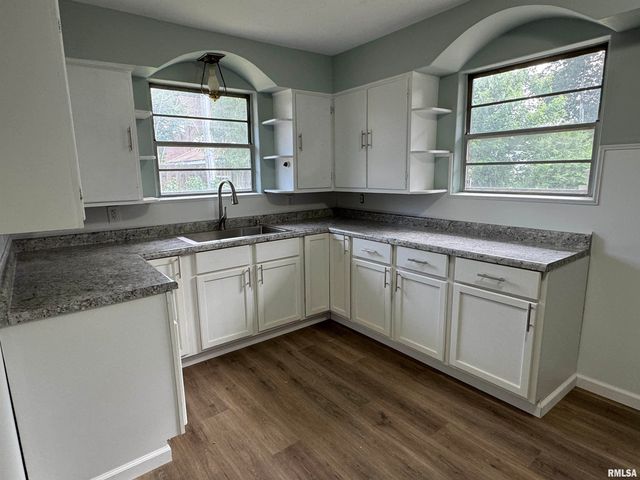 1115 S 9th Street, Pekin, IL 61554