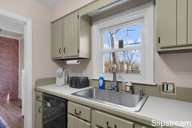 1442 Kendall Street SE, Grand Rapids, MI 49508