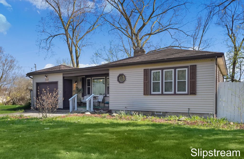 1442 Kendall Street SE, Grand Rapids, MI 49508