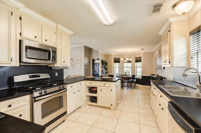 155 Silverbell Circle, Lake Jackson, TX 77566