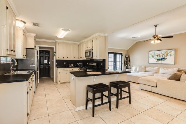 155 Silverbell Circle, Lake Jackson, TX 77566