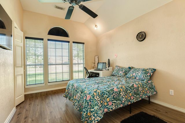 155 Silverbell Circle, Lake Jackson, TX 77566