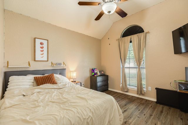 155 Silverbell Circle, Lake Jackson, TX 77566