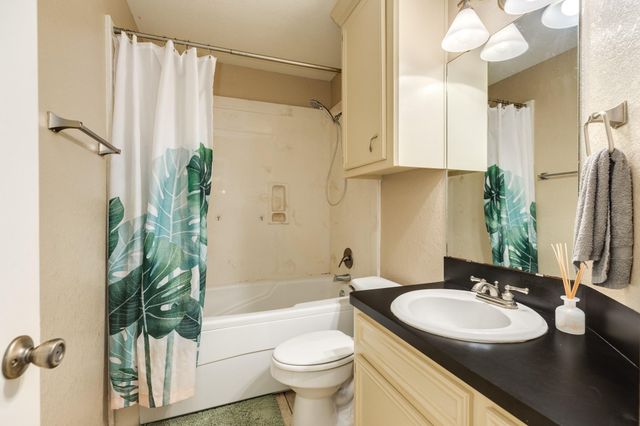 155 Silverbell Circle, Lake Jackson, TX 77566