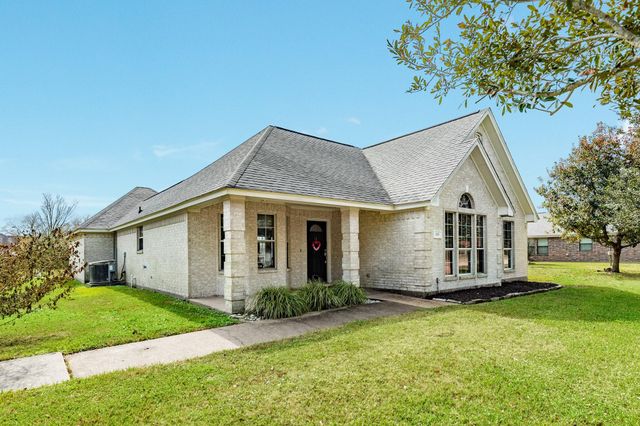 155 Silverbell Circle, Lake Jackson, TX 77566