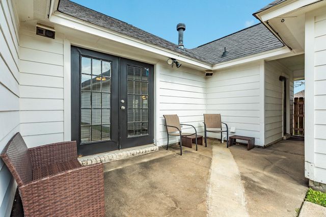 155 Silverbell Circle, Lake Jackson, TX 77566