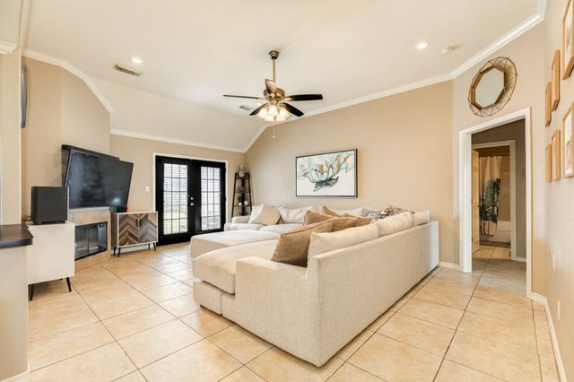 155 Silverbell Circle, Lake Jackson, TX 77566