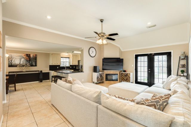 155 Silverbell Circle, Lake Jackson, TX 77566