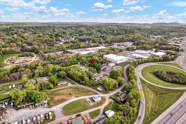 1018 Cedarwood St, Knoxville, TN 37914