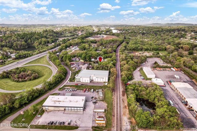 1018 Cedarwood St, Knoxville, TN 37914