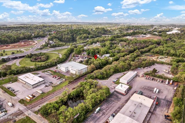 1018 Cedarwood St, Knoxville, TN 37914