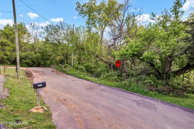 1018 Cedarwood St, Knoxville, TN 37914