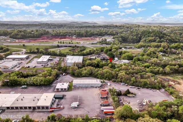 1018 Cedarwood St, Knoxville, TN 37914