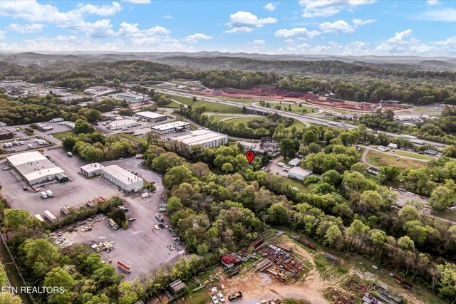 1018 Cedarwood St, Knoxville, TN 37914