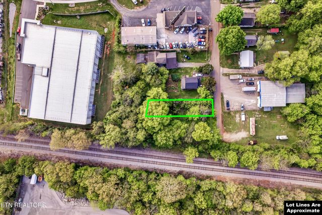 1018 Cedarwood St, Knoxville, TN 37914