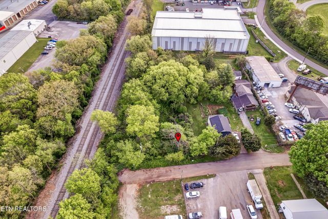 1018 Cedarwood St, Knoxville, TN 37914