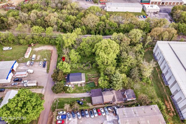 1018 Cedarwood St, Knoxville, TN 37914