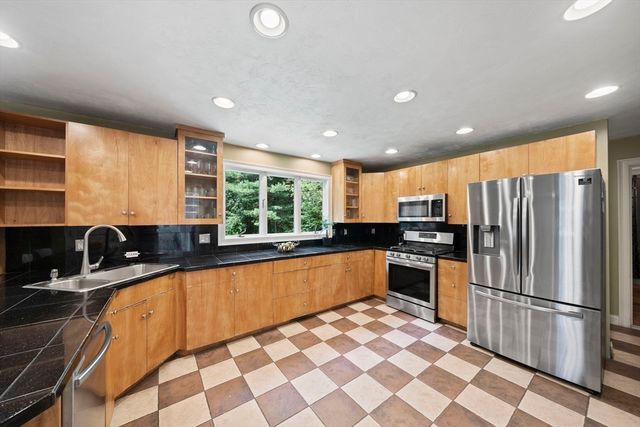 36 Sierra Dr, Easton, MA 02375