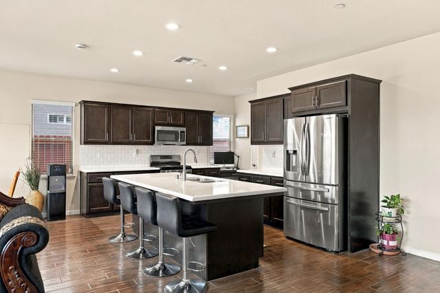 910 E Fargo St, Stockton, CA 95204