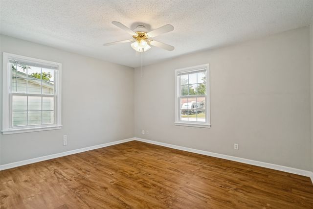 346 Lorna Street, Burleson, TX 76028