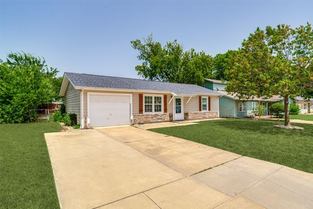 346 Lorna Street, Burleson, TX 76028