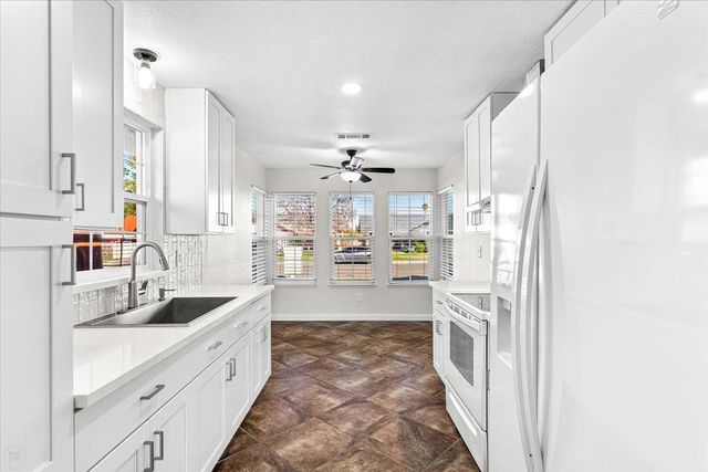 1332 Bluejay Way, Modesto, CA 95351