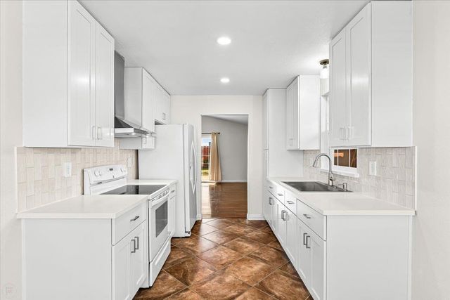 1332 Bluejay Way, Modesto, CA 95351