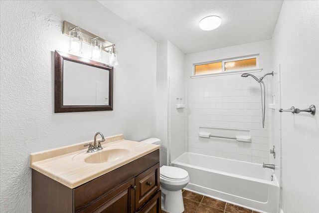 1332 Bluejay Way, Modesto, CA 95351