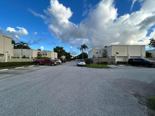 11983 Shakerwood Lane, Wellington, FL 33414