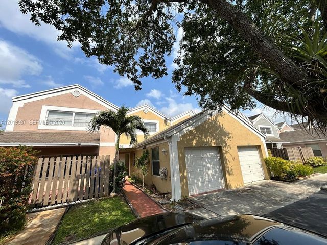 1325 NW 124th Ave 1325, Pembroke Pines, FL 33026