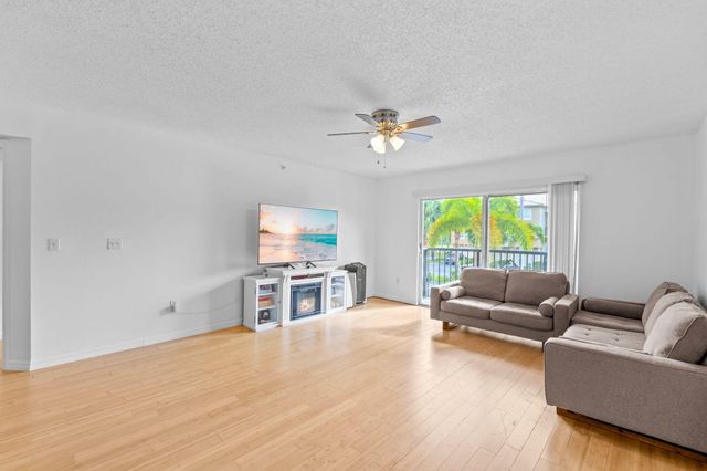 1000 Crestwood Ct Court S 1013, Royal Palm Beach, FL 33411