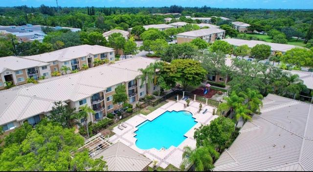 1000 Crestwood Ct Court S 1013, Royal Palm Beach, FL 33411