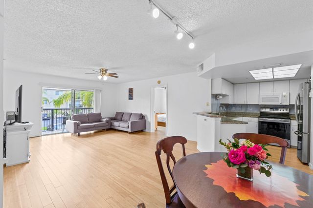 1000 Crestwood Ct Court S 1013, Royal Palm Beach, FL 33411