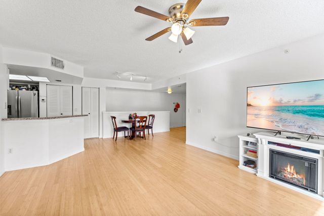 1000 Crestwood Ct Court S 1013, Royal Palm Beach, FL 33411