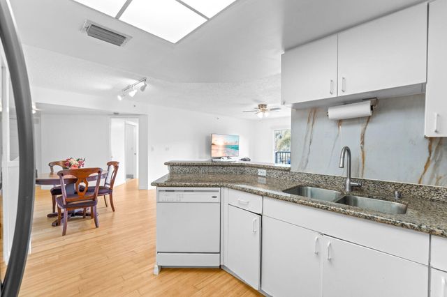 1000 Crestwood Ct Court S 1013, Royal Palm Beach, FL 33411