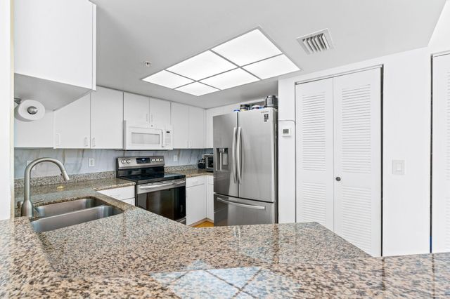 1000 Crestwood Ct Court S 1013, Royal Palm Beach, FL 33411