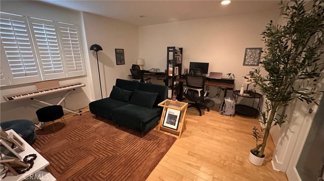 12837 Moorpark Street 107, Studio City, CA 91604