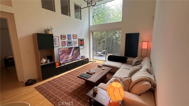 12837 Moorpark Street 107, Studio City, CA 91604